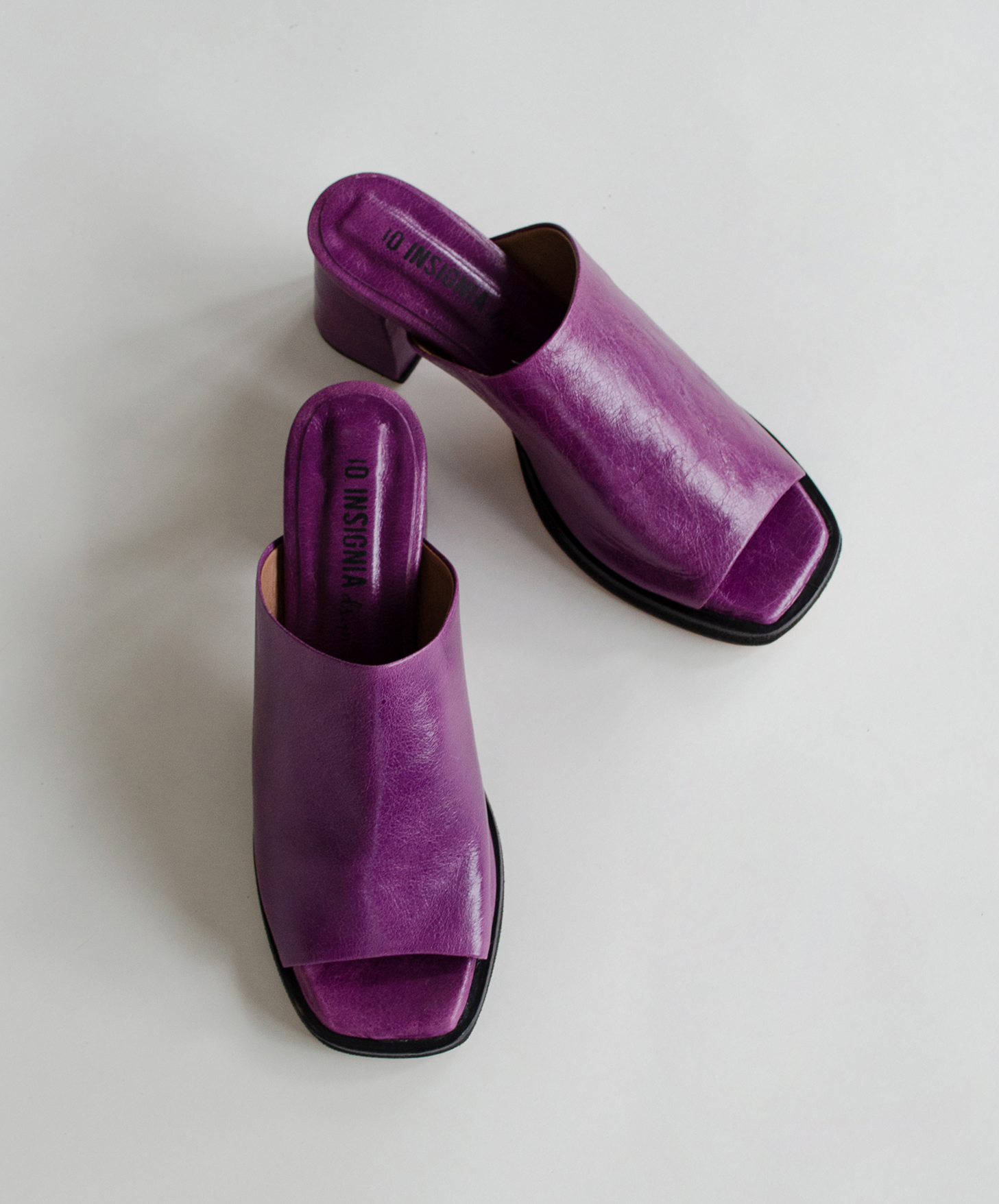 Dahlia 2025 leather slides